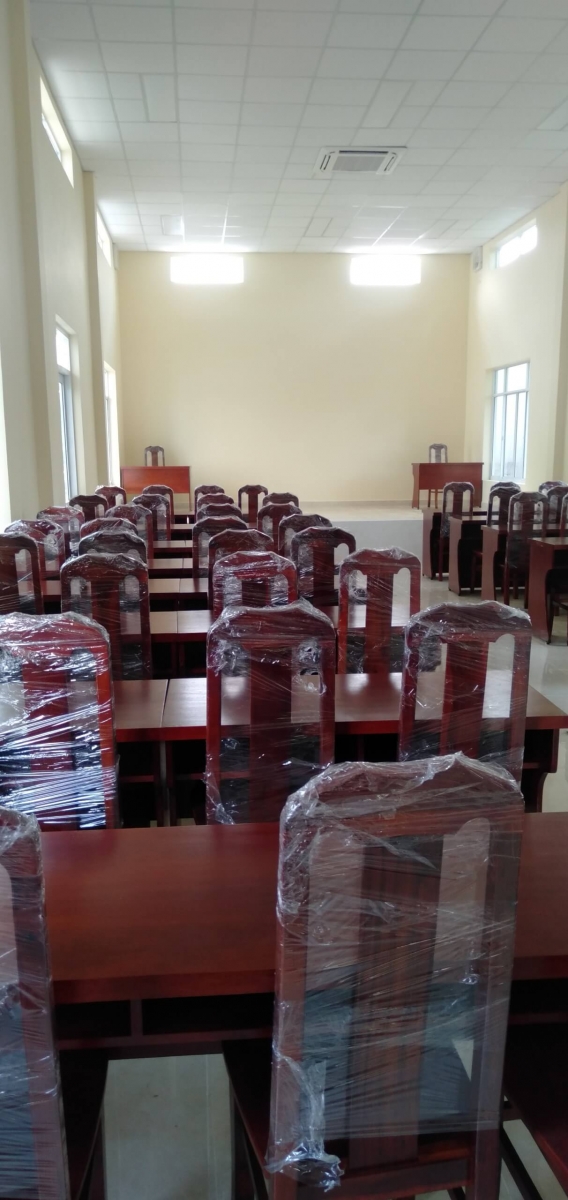 THI CÔNG BÀN GHẾ HỘI TRƯỜNG VĨNH CỬU ĐỒNG NAI